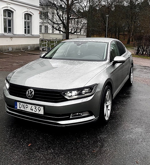 Volkswagen Passat 2 of 30