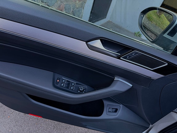 Volkswagen Passat 9 of 30