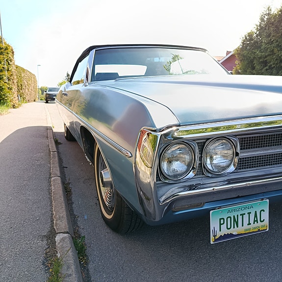 Pontiac Bonneville 2 of 10