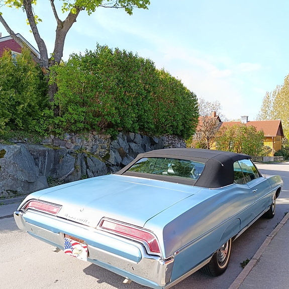 Pontiac Bonneville 5 of 10