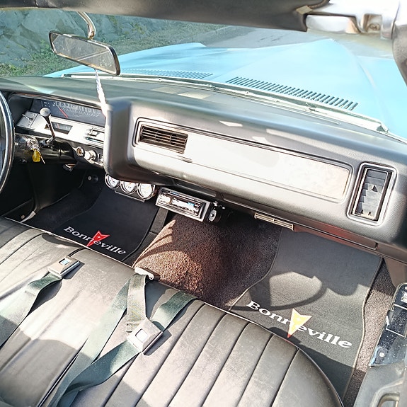 Pontiac Bonneville 8 of 10