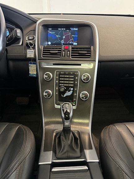 Volvo XC60 8 of 17