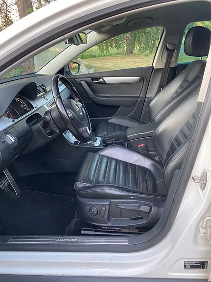 Volkswagen Passat Alltrack 9 of 11