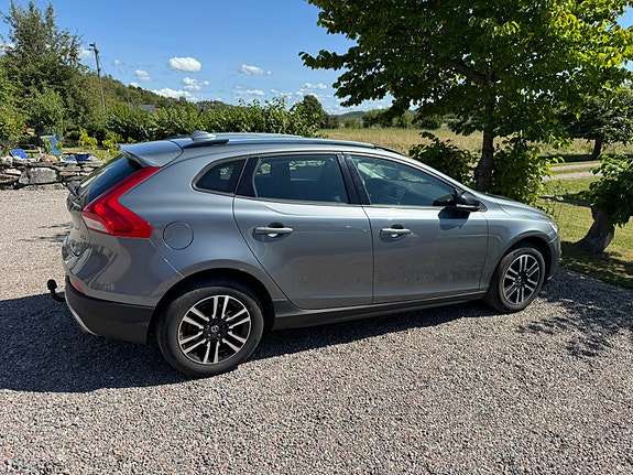 Volvo V40 Cross Country 3 of 3