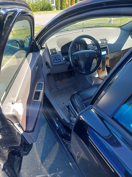 Volvo V50 2 of 9