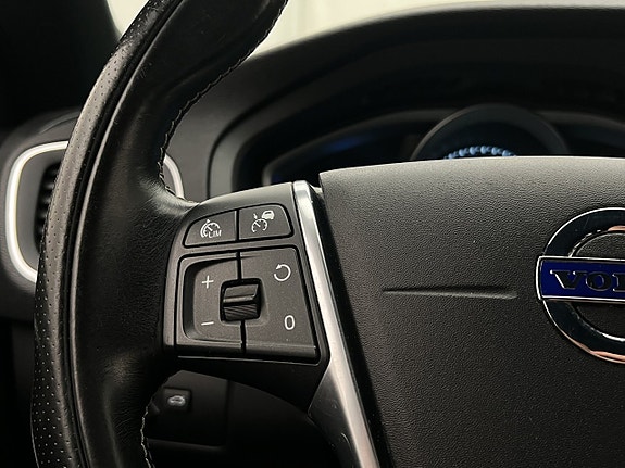 Volvo V40 14 of 29