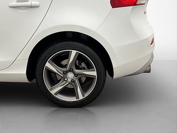 Volvo V40 27 of 29