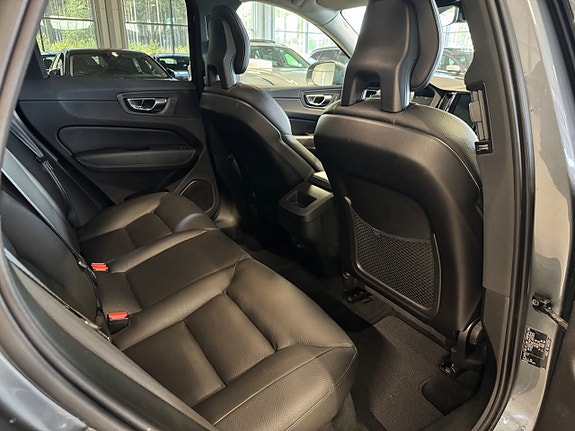 Volvo XC60 12 of 22