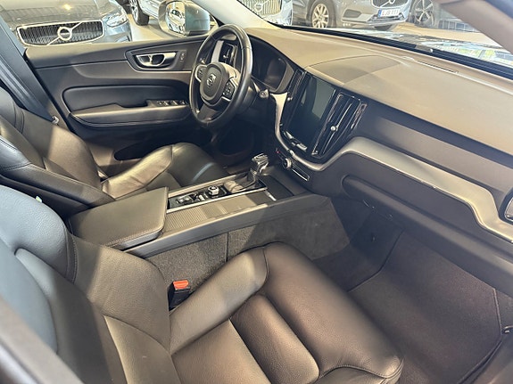 Volvo XC60 10 of 22