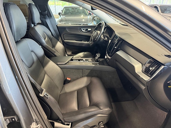 Volvo XC60 11 of 22