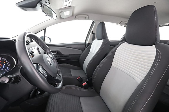 Toyota Yaris 11 of 30