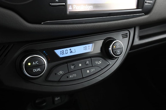 Toyota Yaris 25 of 30