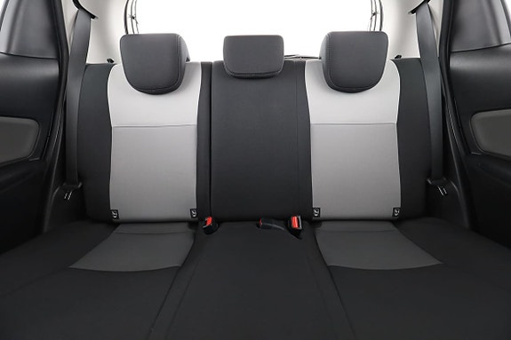 Toyota Yaris 16 of 30