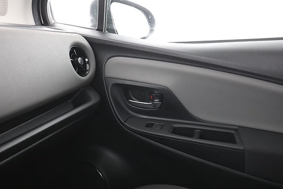 Toyota Yaris 30 of 30