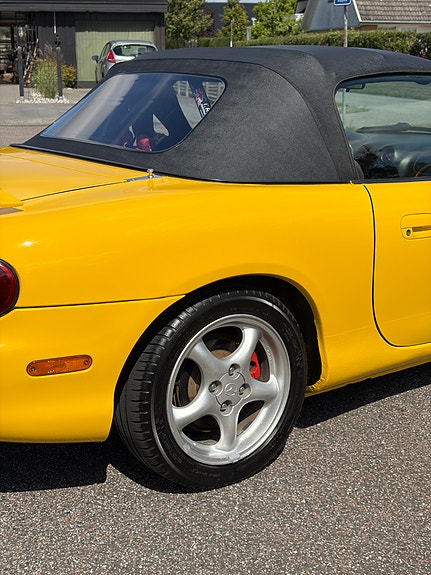 Mazda MX-5 4 of 21