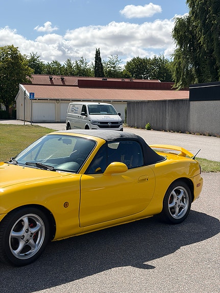 Mazda MX-5 8 of 21