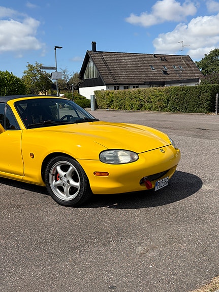 Mazda MX-5 2 of 21