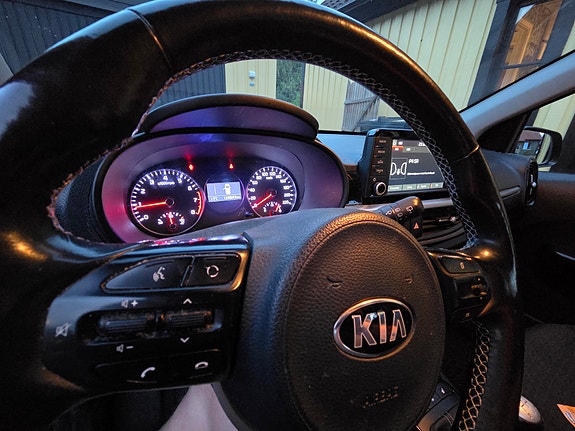 Kia Picanto 2 of 8