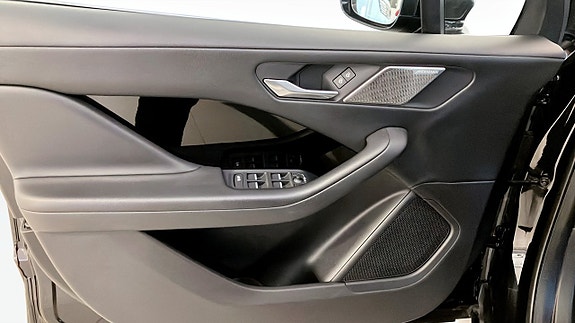 Jaguar I-PACE 11 of 13