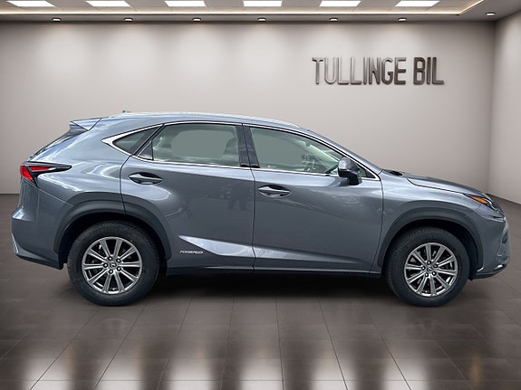 Lexus NX300h 6 of 22
