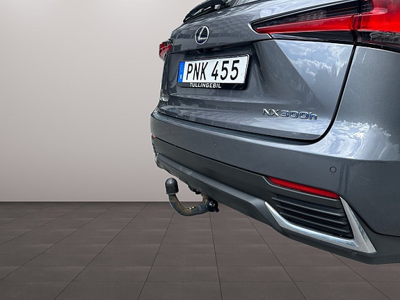 Lexus NX300h 22 of 22