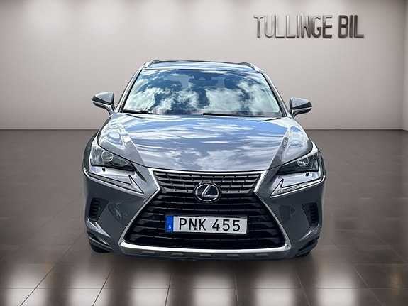 Lexus NX300h 8 of 22