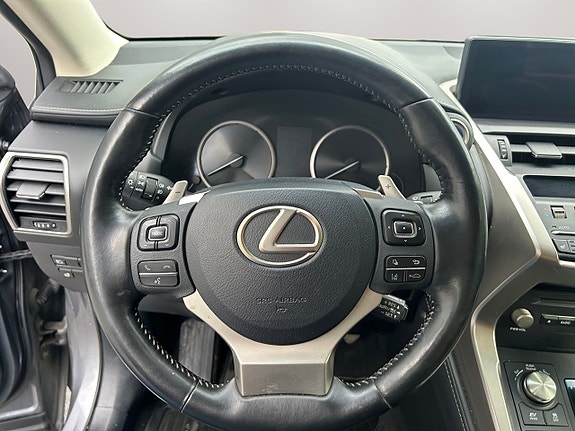 Lexus NX300h 10 of 22