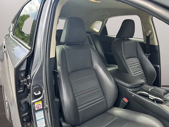 Lexus NX300h 13 of 22