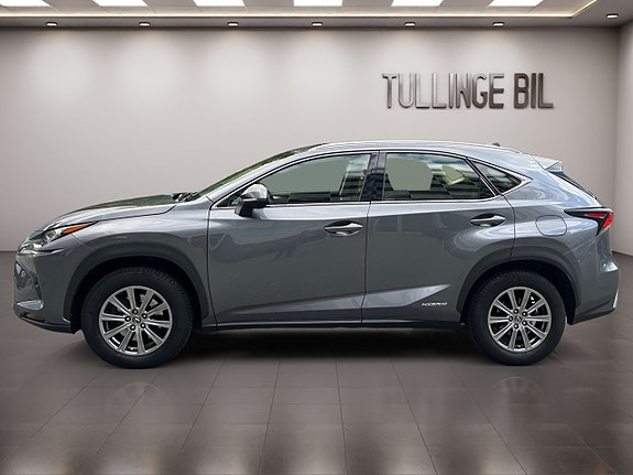 Lexus NX300h 2 of 22
