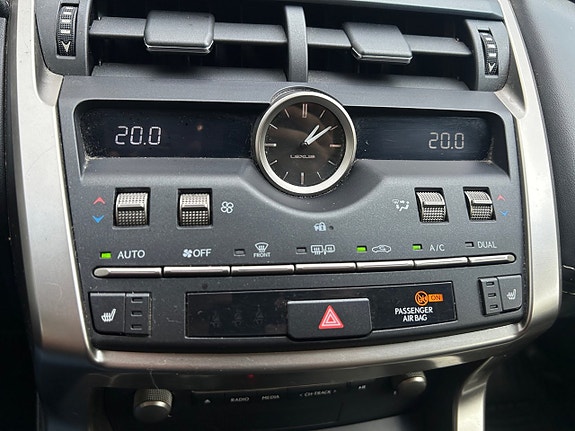 Lexus NX300h 16 of 22