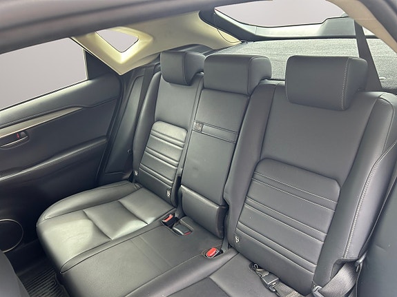 Lexus NX300h 12 of 22