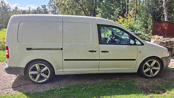 Volkswagen Caddy Maxi 2 of 3