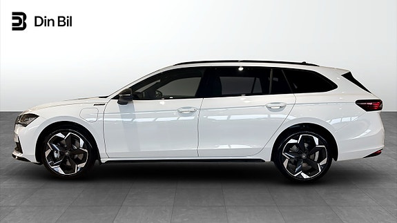 Skoda Superb 2 of 16