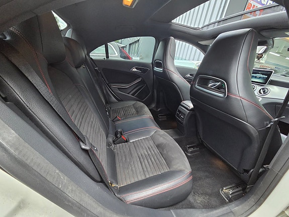 Mercedes-Benz CLA200 10 of 14