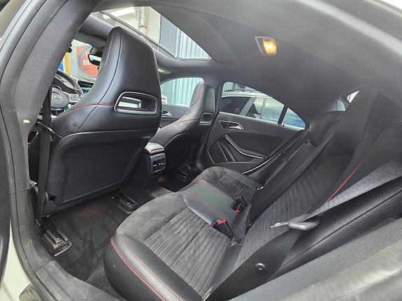 Mercedes-Benz CLA200 11 of 14