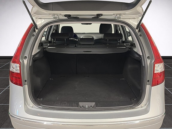 Hyundai i30 10 of 12