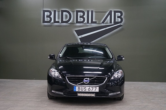 Volvo V40 3 of 17