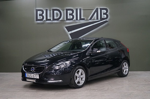 Volvo V40 2 of 17