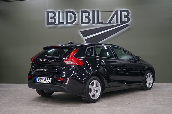 Volvo V40 4 of 17