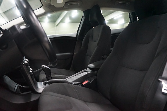 Volvo V40 8 of 17