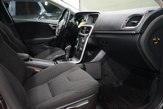 Volvo V40 9 of 17