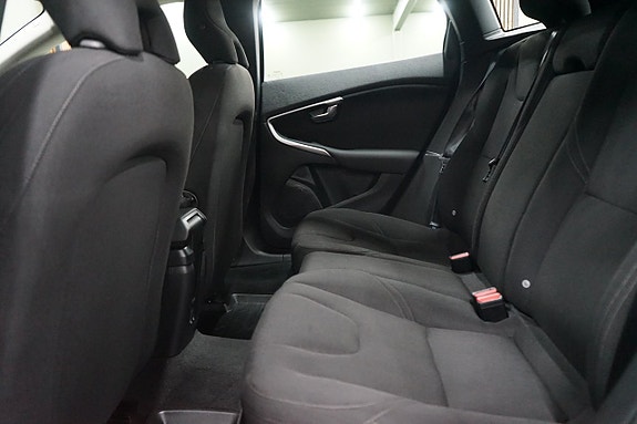 Volvo V40 11 of 17