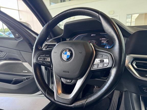 BMW 330e 10 of 19