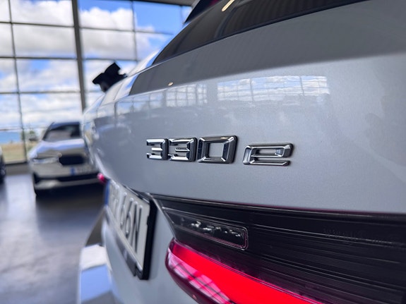BMW 330e 19 of 19