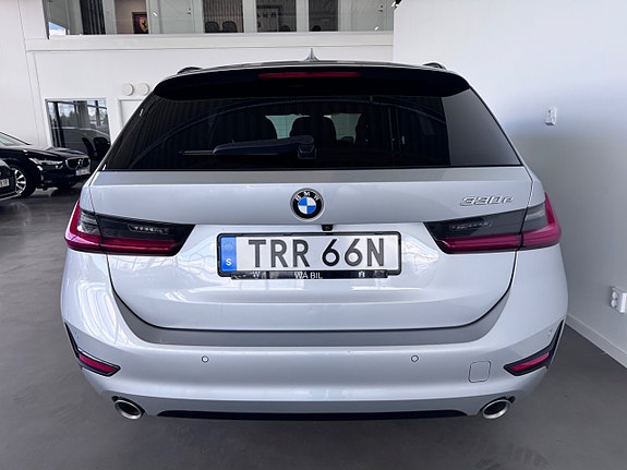 BMW 330e 4 of 19