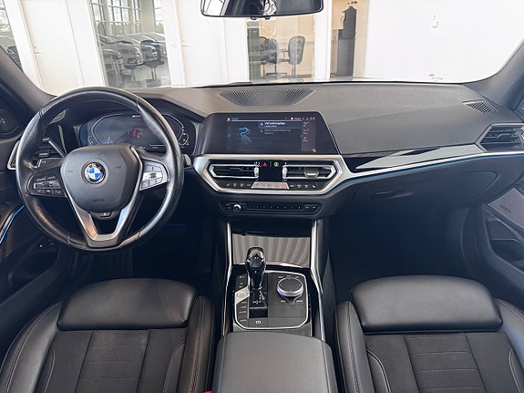 BMW 330e 9 of 19