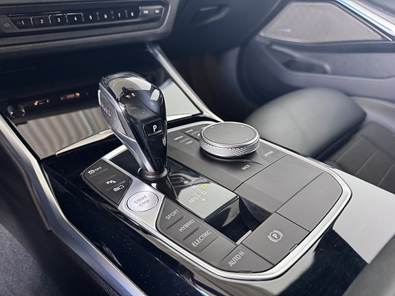 BMW 330e 15 of 19