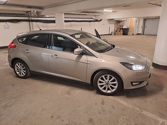Ford Focus 5 of 8