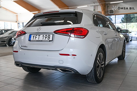 Mercedes-Benz A250 e 3 of 24