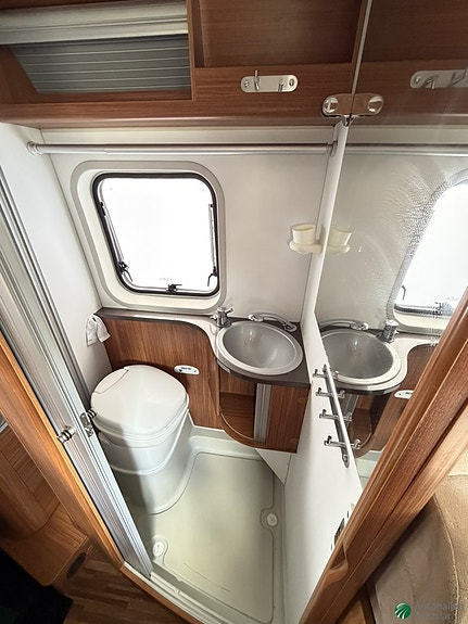 Adria TWIN SP 6 of 9